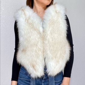 Super Soft and Fluffy Women’s Faux Fur Winter Sleeveless Coat Vest Size M/L